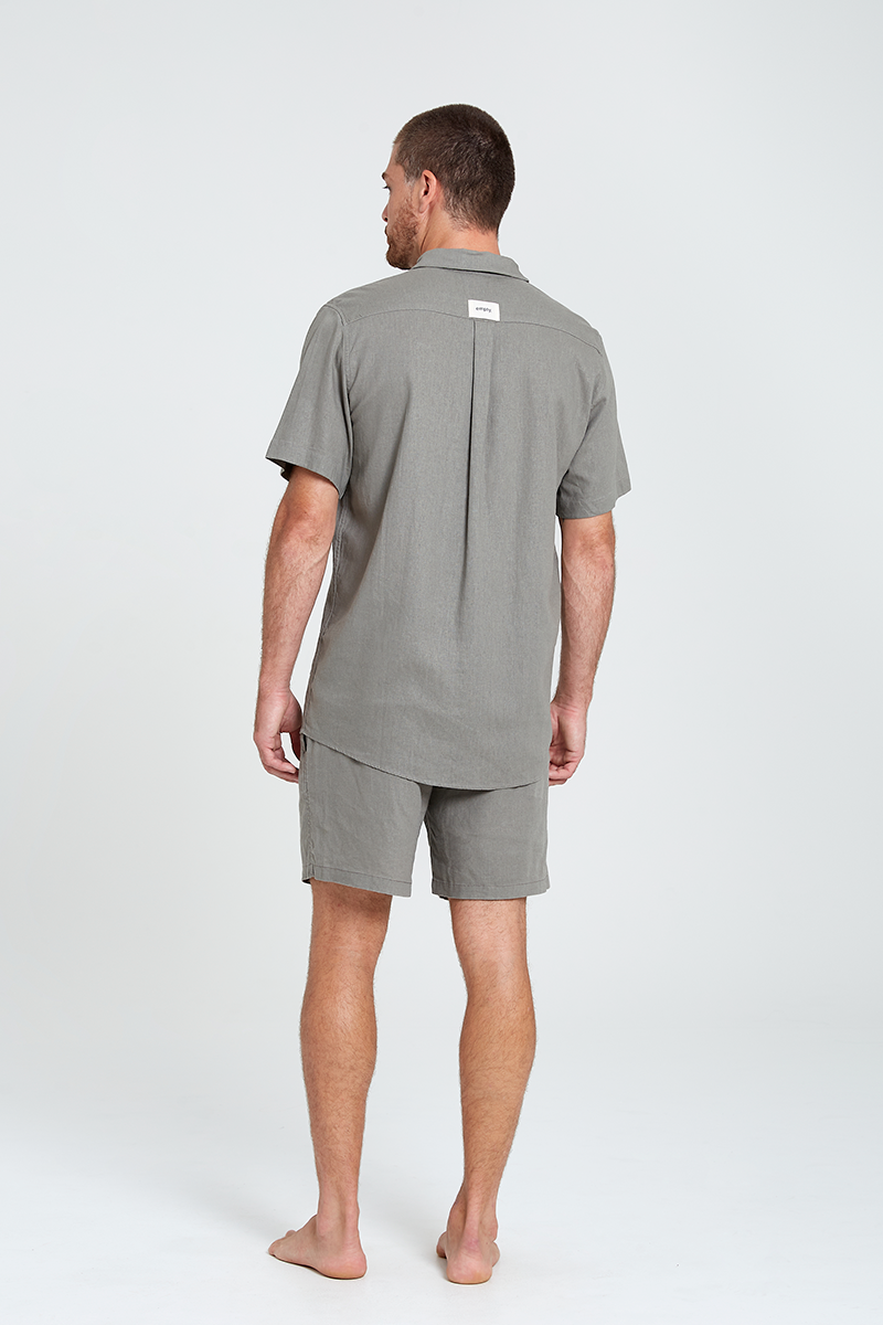 camisalinhocinza costas