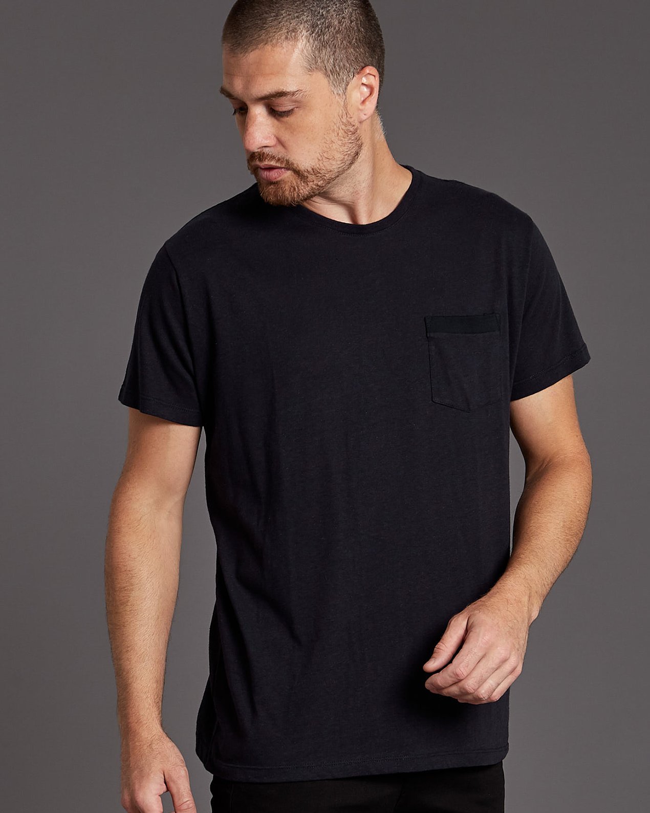 CAMISETA_POCKET-FIU_PRETO_03