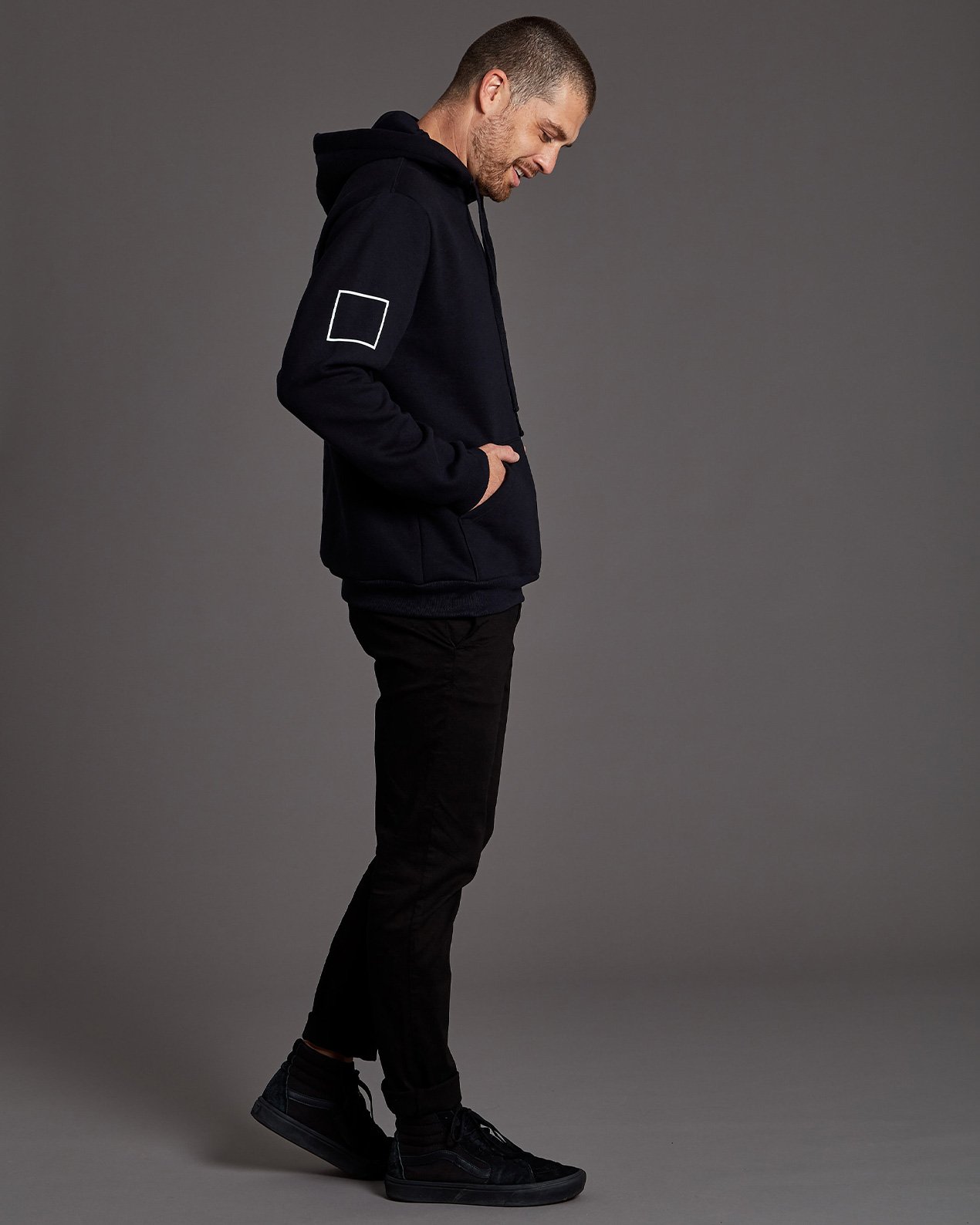 MOLETOM_CANGURU_TAJ_PRETO_03