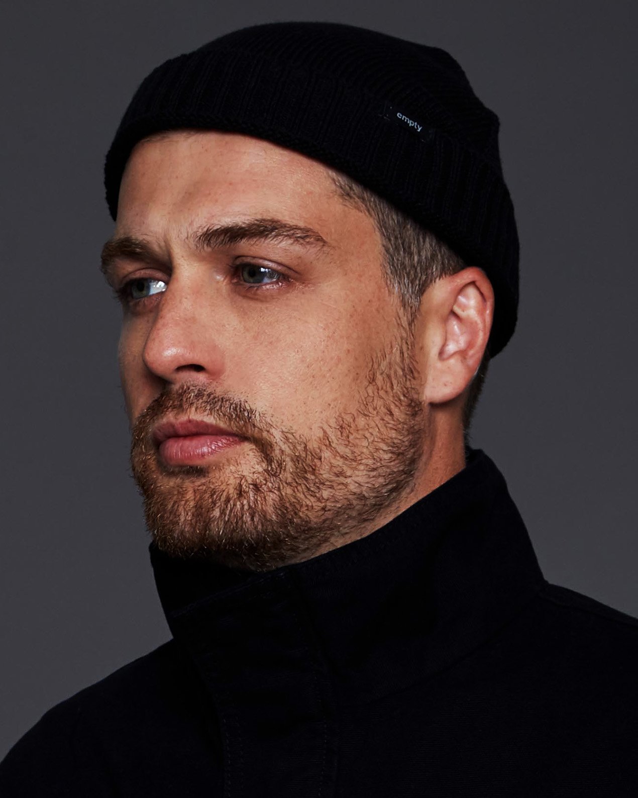 THUMB-touca-tricot-_-preto-02