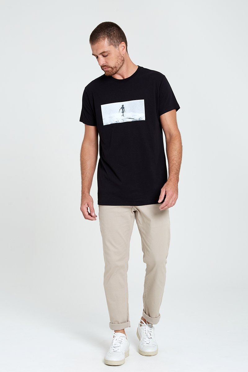 camisetafeelingthesurfpreto corpotodo