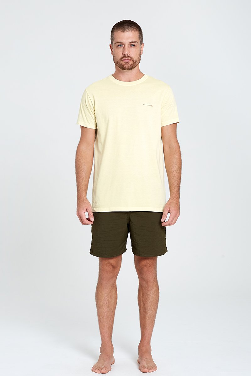 camisetayouneedtoamarela corpotodo