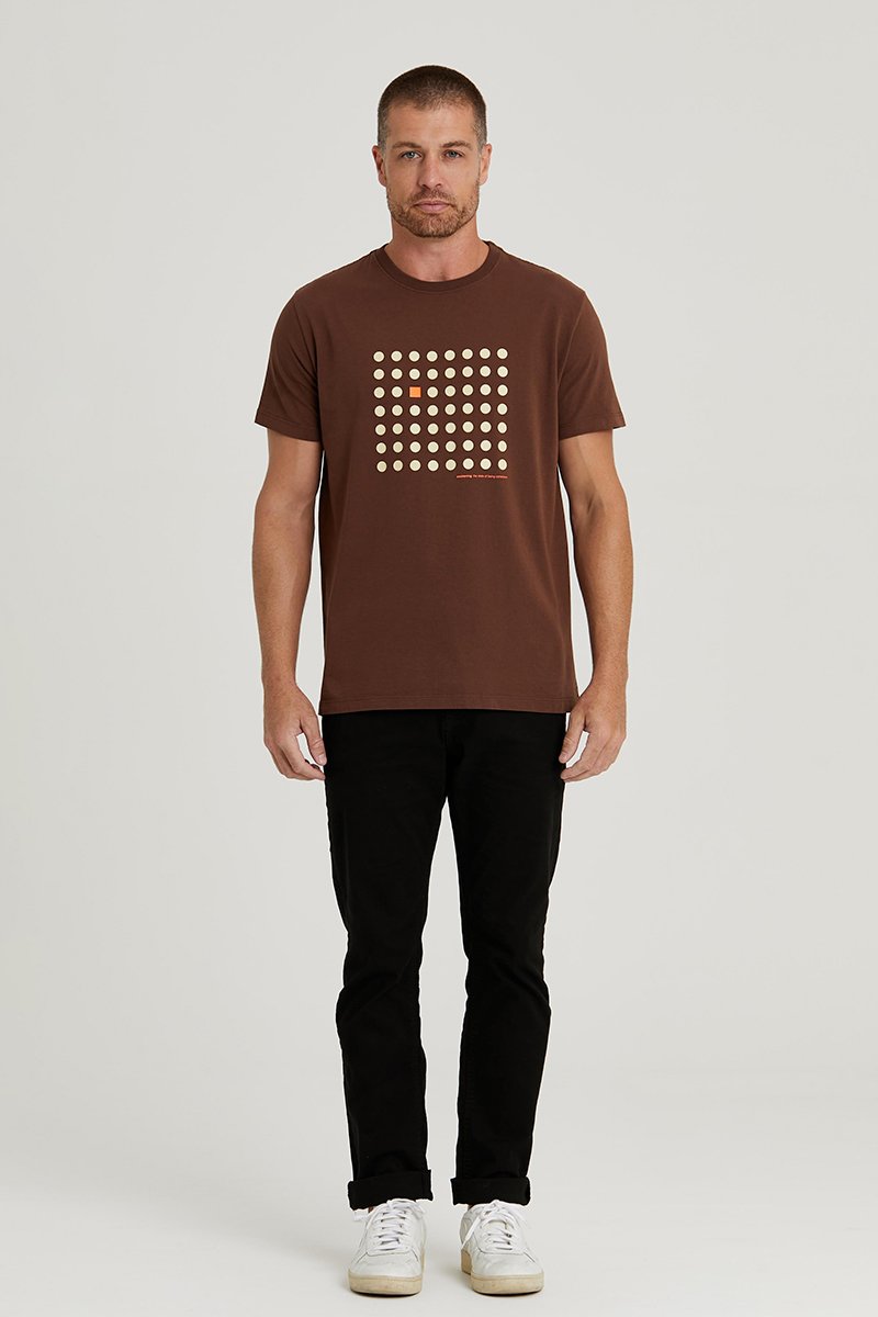 01 camiseta yourself marrom