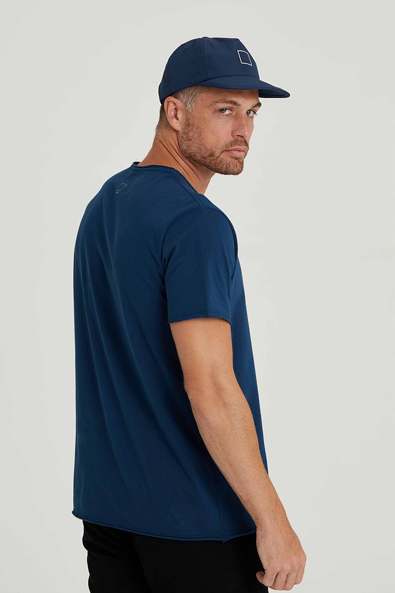 04 camiseta pocket fio azul marinho