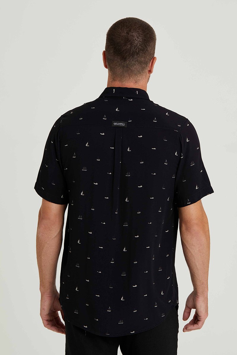 01 camisa viscose boats preto
