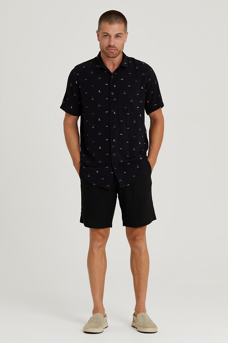 02 camisa viscose boats preto
