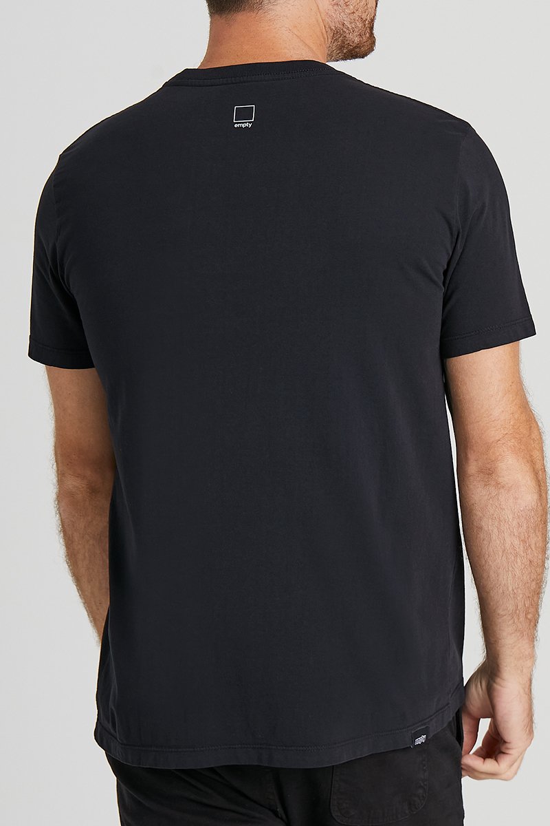 04 camiseta desaliene se preto